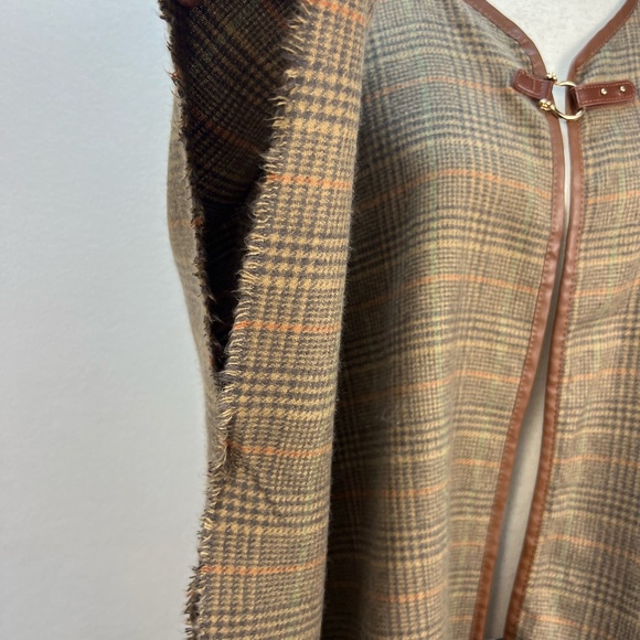 Vince Camuto Poncho Cape Plaid Brown Buckle British Heritage Academia Classic OS - Picture 6 of 12